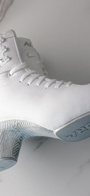 Aura Sky 50 White Figure Skating Carbon Fiber Ice Skates