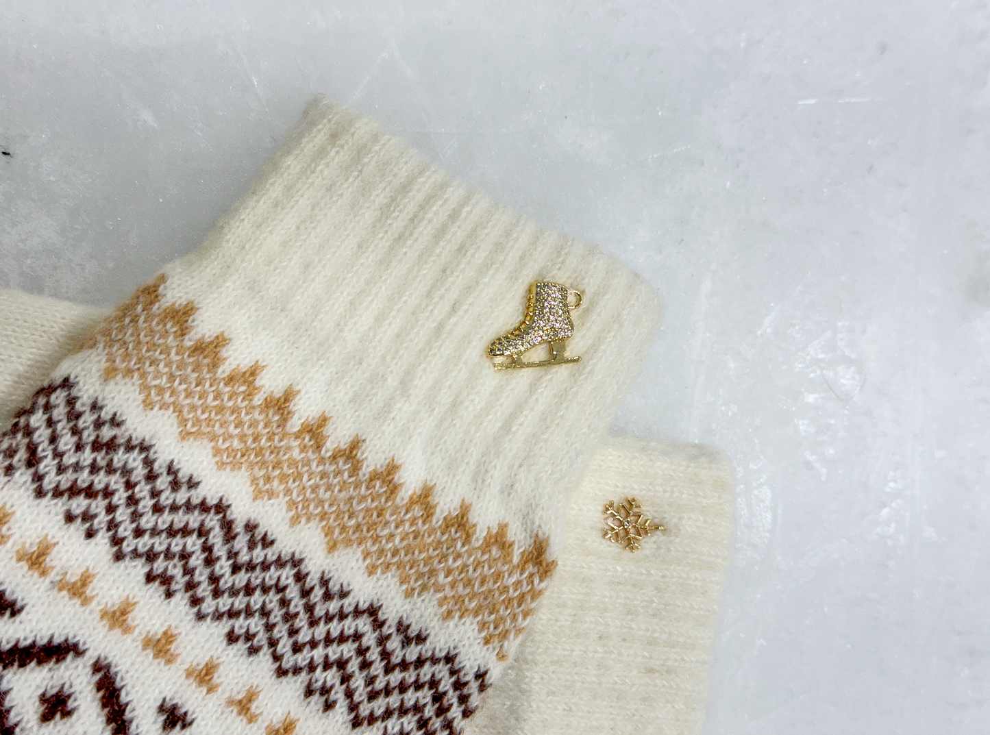 Swizzle Skating Gloves