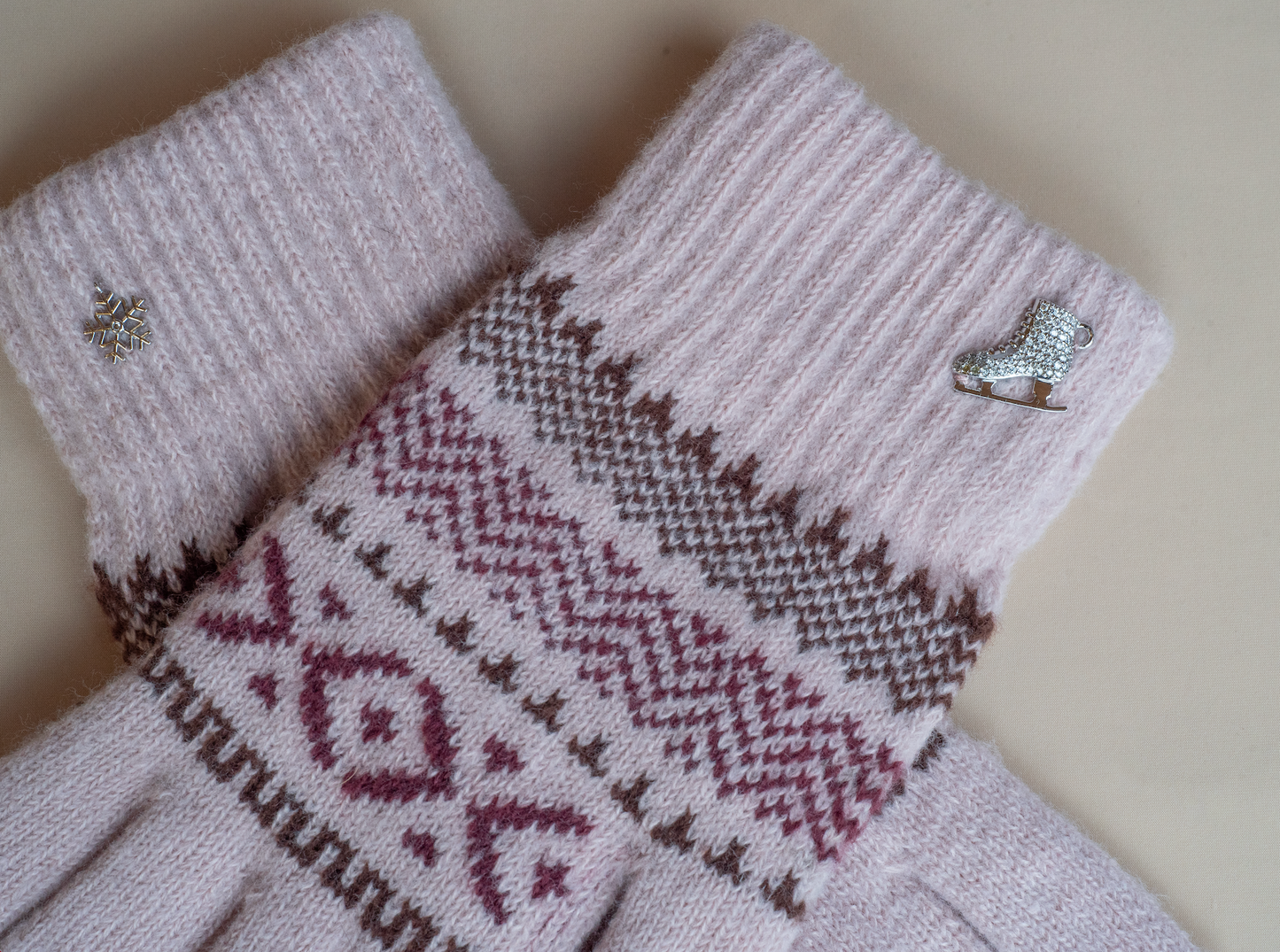 Swizzle Skating Gloves