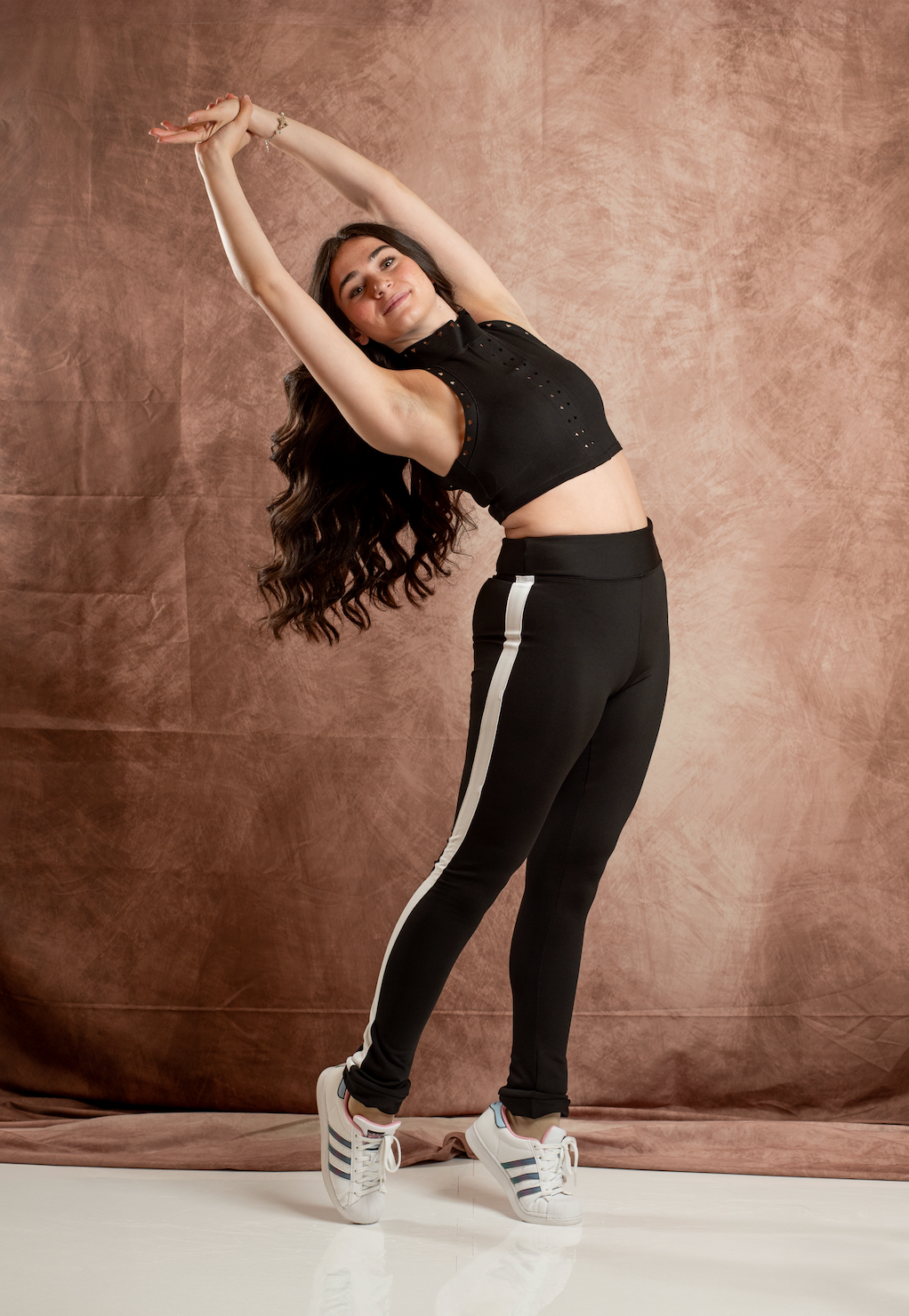 Brilliance & Melrose High-Neck Perforated Cropped Skating TOP
